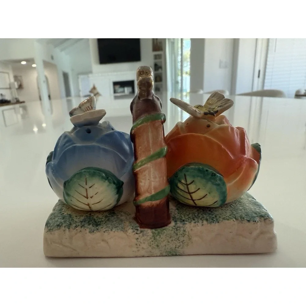 Lettuce‎ Cabbage Salt & Pepper Shakers With Holder Made In Japan Ceramic Vintage